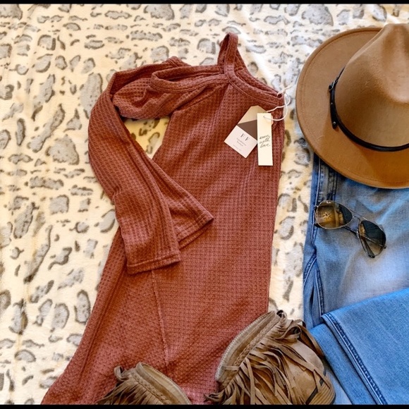 ILLA ILLA Cold Shoulder Waffle Knit Top - Picture 3 of 7